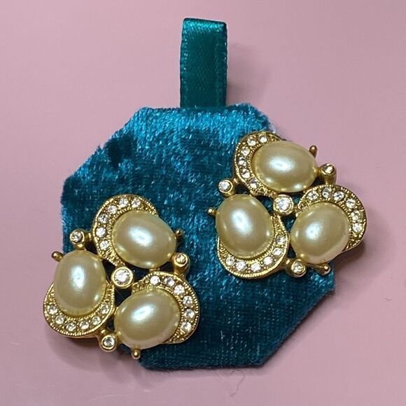💛 Vintage 1928 Gold Tone Faux Pearl & CZ Earrings - Picture 3 of 6